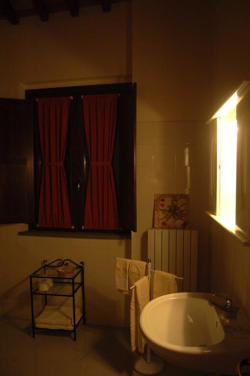 مبيت وإفطار Belforte del Chienti Palazzo Bonfranceschi الغرفة الصورة